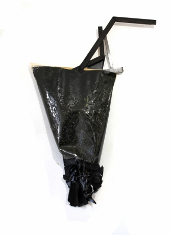 Bez tutułu trofeum, 2014_2015, olej, żywica, drewno, farba alkidowa, przedmioty, 173 x 120 x 27 cm